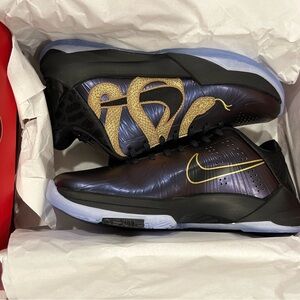 Kobe Year of the Mamba Basketball shoes NEW IN BOX